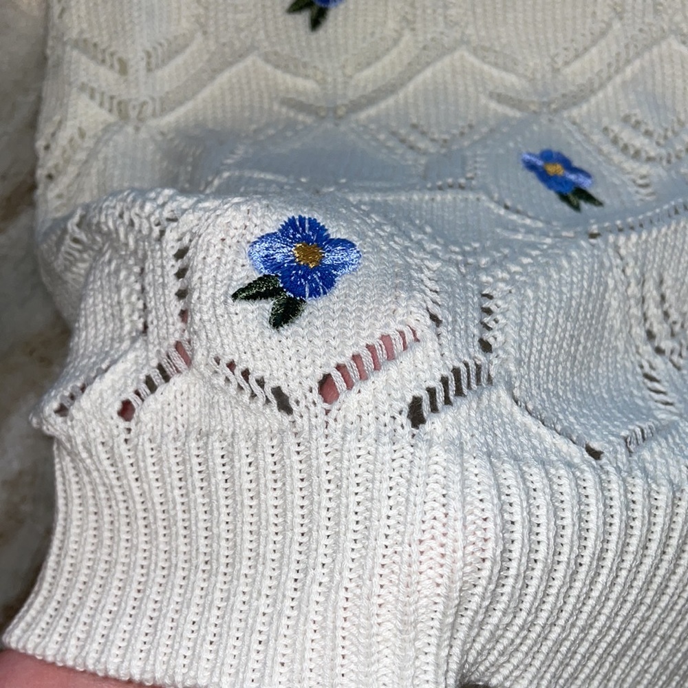 White Knit Tank w/ Blue Floral Appliqué - Picture 3 of 5